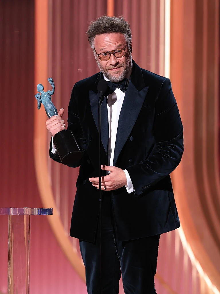 Seth Rogen odbierający nagrodę za &bdquo;The Studio&rdquo;