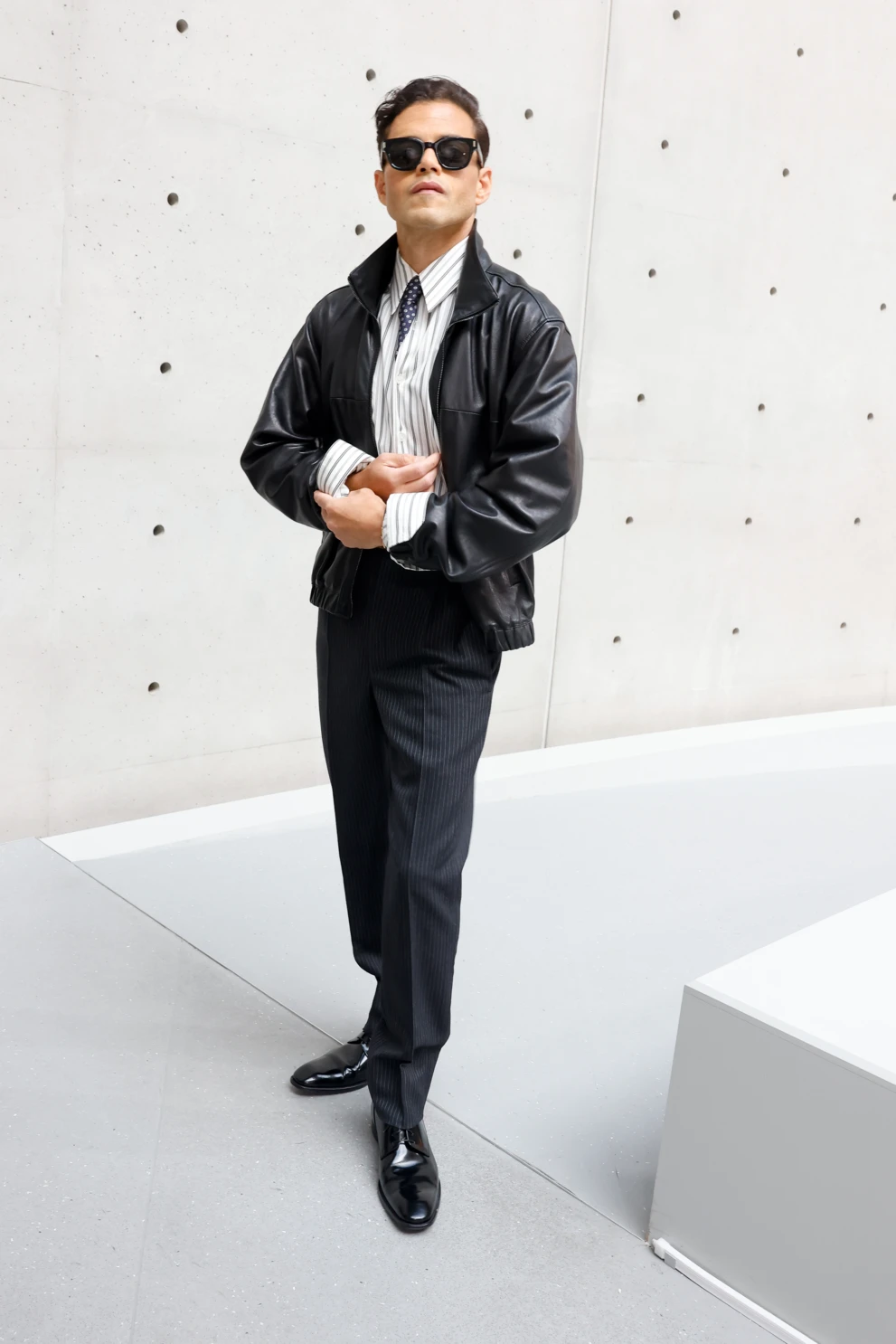 Rami Malek na pokazie YSL w Paryżu