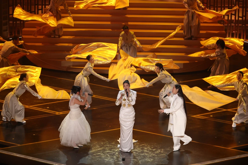Rei Ami, EJAE and Audrey Nuna wykonują &bdquo;Golden&rdquo; &ndash; zwycięską oscarową piosenkę