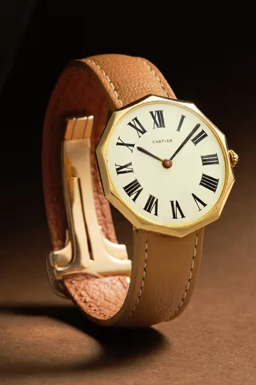 Awangardowy model zegarka Cartier na aukcji