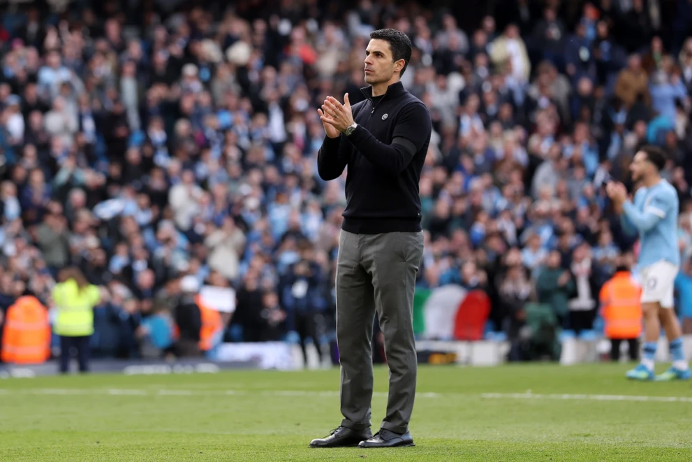 Mikel Arteta podczas meczu Manchester City-Arsenal Londyn