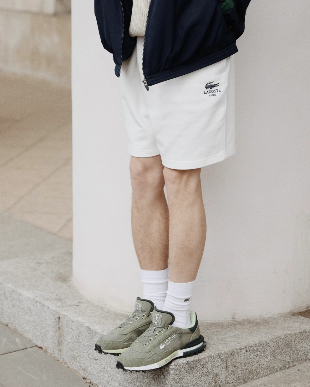 Model w stylizacji Lacoste Elite Active