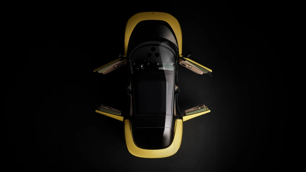 Ferrari_Luce_Overhead25389rt_v4_Media_3aa3e20a-ca37-4f23-8a51-f754b6a77ae1
