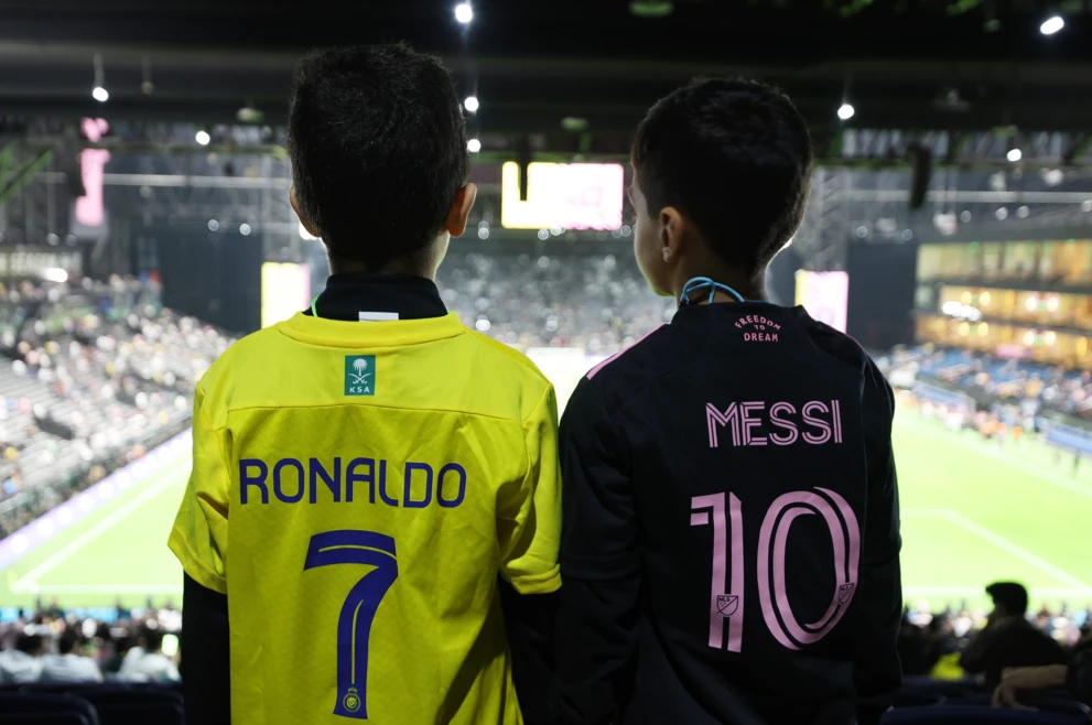 Młodzi kibice Cristiano Ronaldo i Lionela Messiego