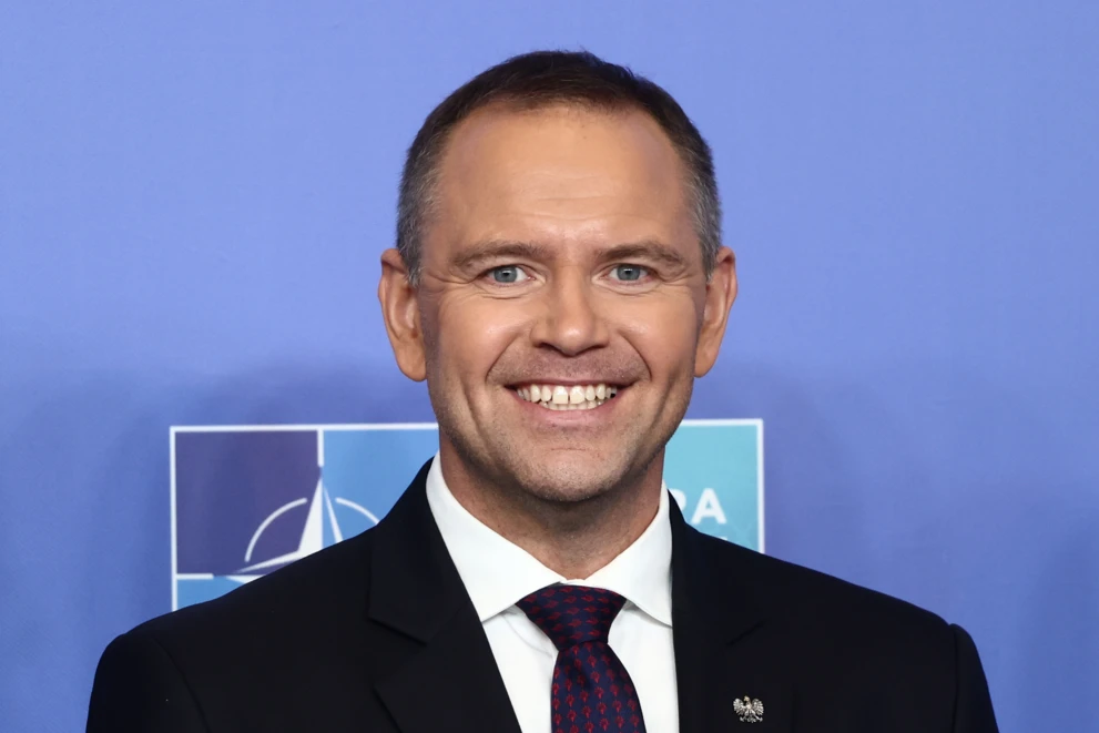 Karol Nawrocki z uśmiechem rządzi krajem
