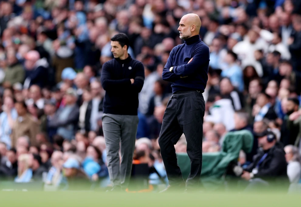 Pep Guardiola i Mikel Arteta podczas meczu Manchester City-Arsenal Londyn