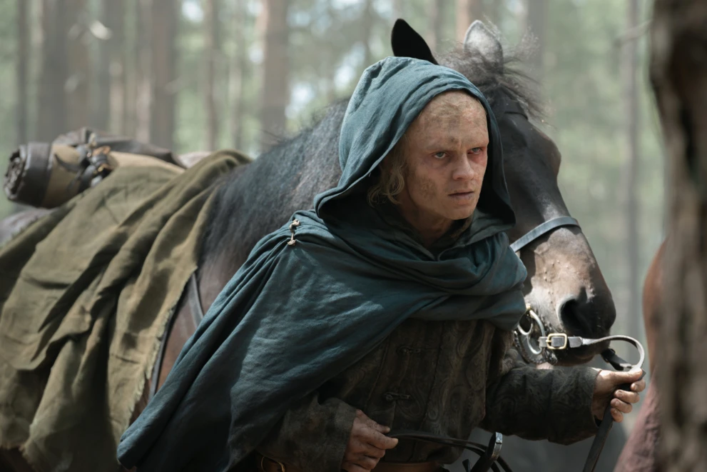 Tom Glynn-Carney przechodzi metamorfozę