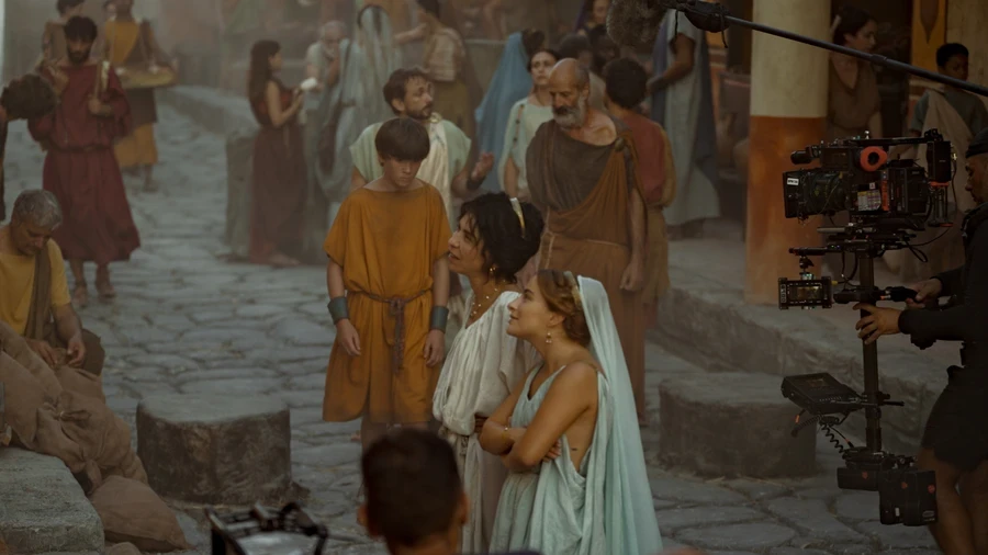 101_Tremors_PompeiiOutOfTimeWithTomHiddleston_038-900x0